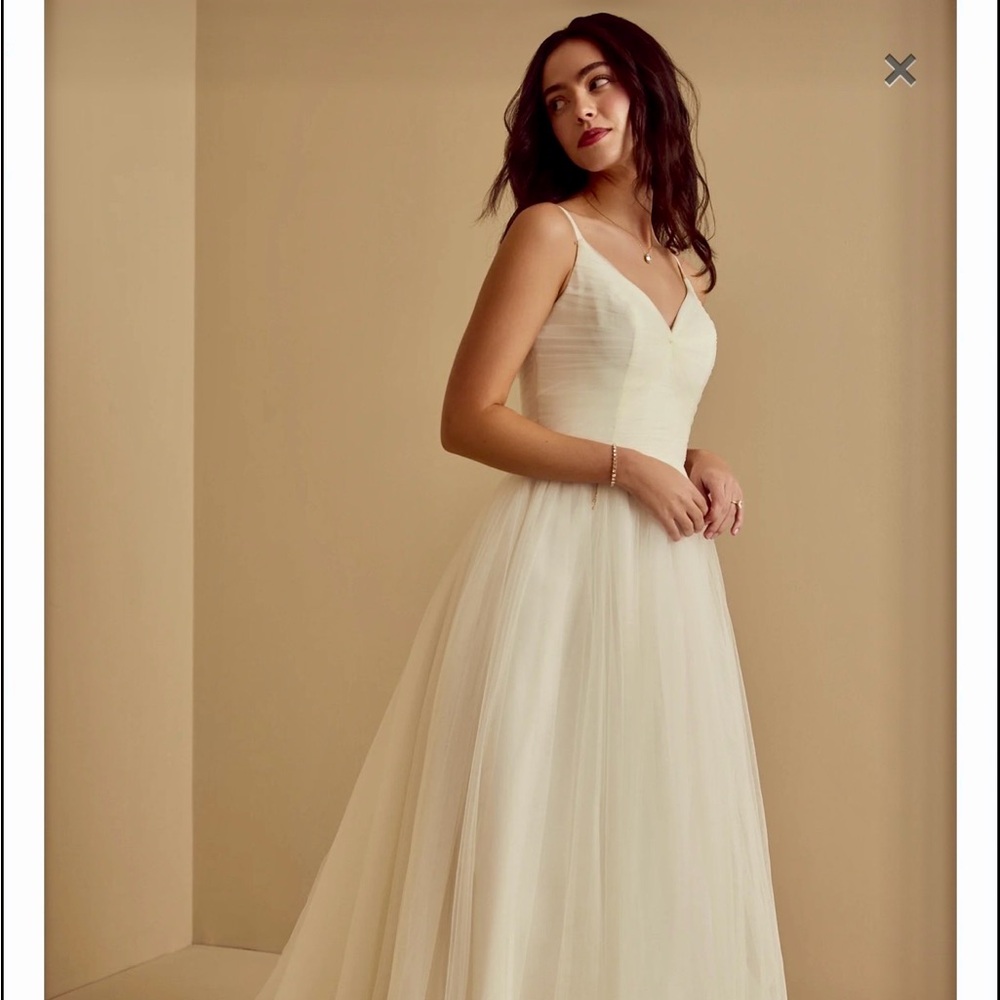 Elegant Ivory Spaghetti-Strap Tulle Wedding Gown - Picture 2 of 16